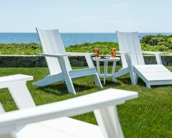 Seaside Casual - MAD FOOTSTOOL